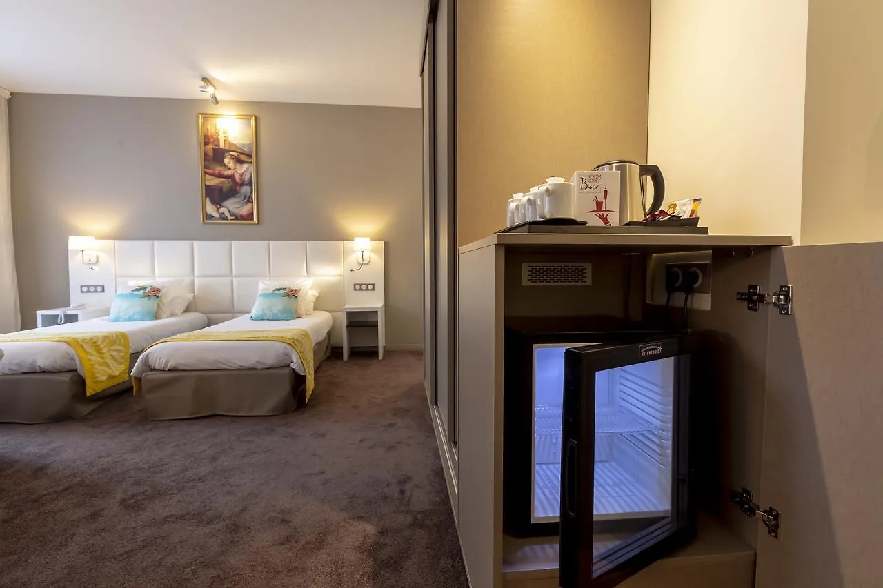 Hotel Chapelle Et Parc Lourdes 4*,