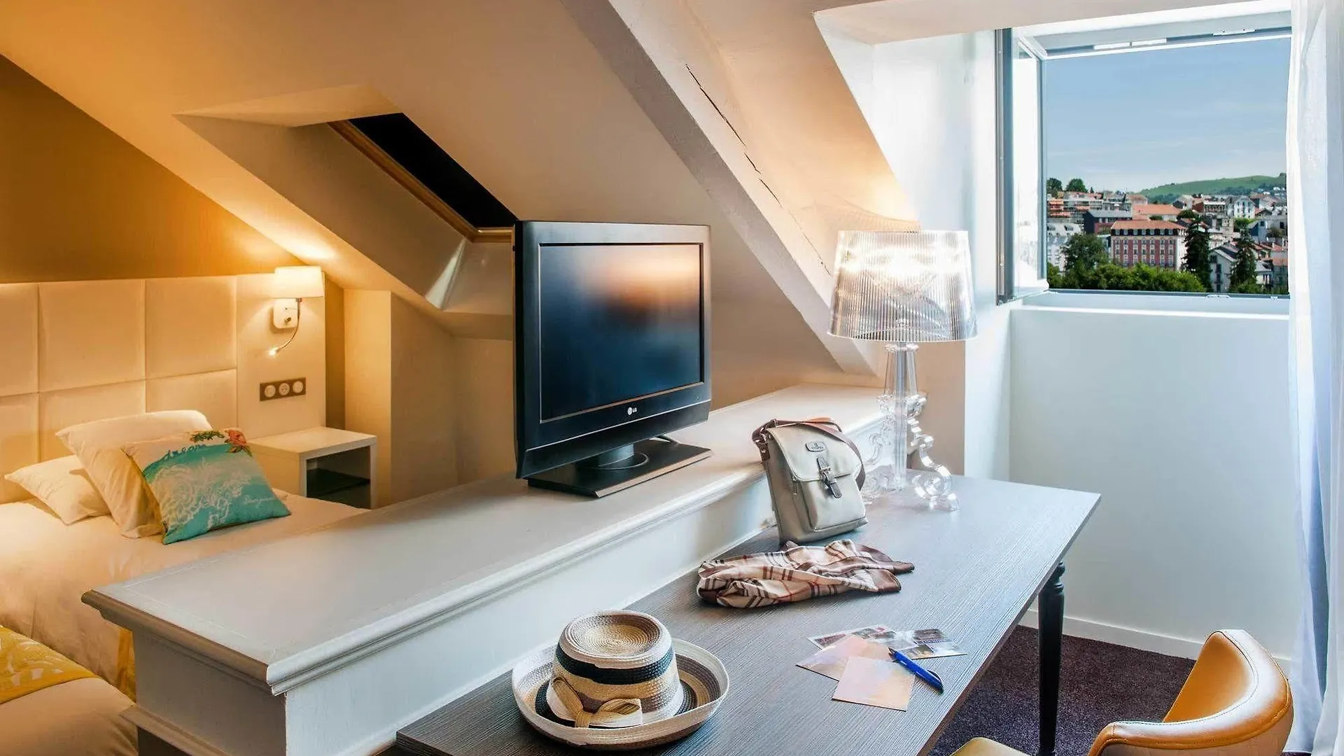 Hotel Chapelle Et Parc Lourdes 4*,