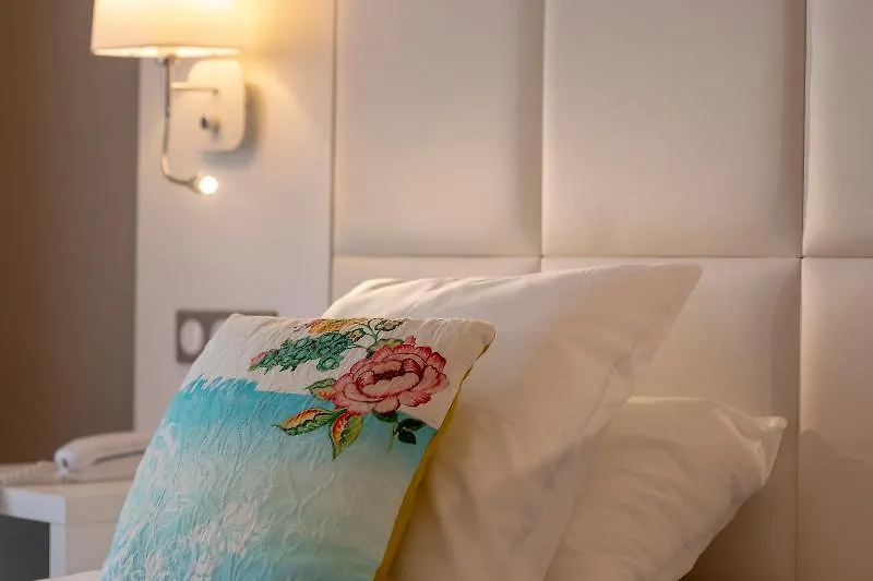 Hotel Chapelle Et Parc لورد 4*,  فرنسا